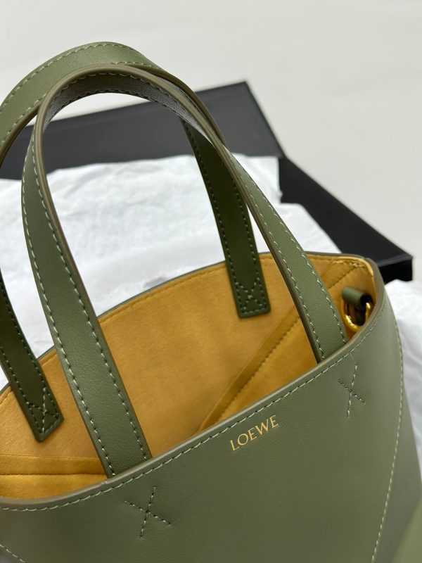 Loewe Puzzle Fold Bag: A Luxury Fashion Icon
