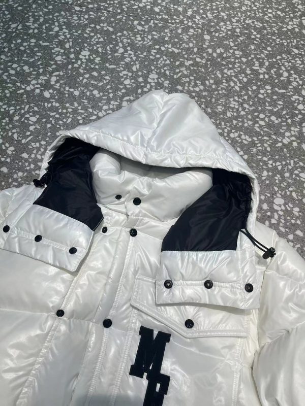 tay Cozy and Stylish with Moncler 23FW Jackets