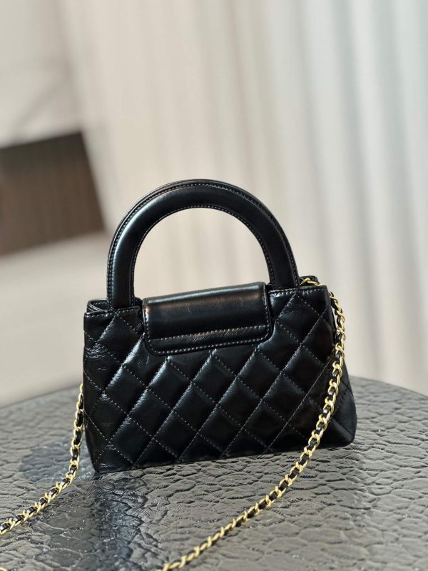 Chic and Spacious: Discover Chanel's Kelly Black Large Bag